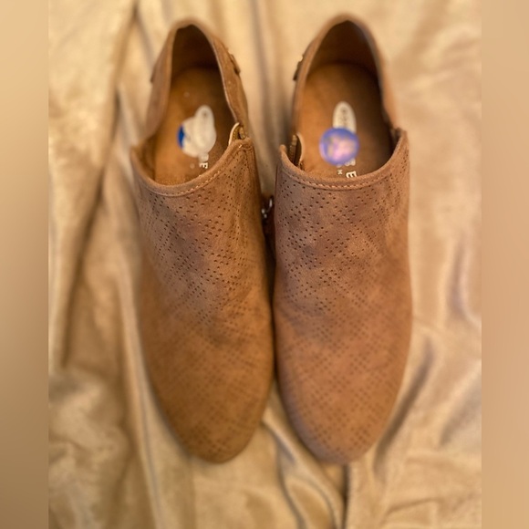 NWOT Dr. Scholl’s Bandit Tan Ankle Perforated Shoes Booties  Size 7.5 - Picture 2 of 6